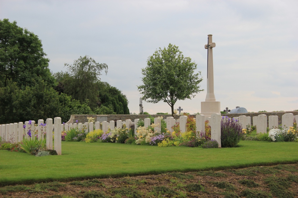 Commonwealth War Graves Metz-en-Couture Extension