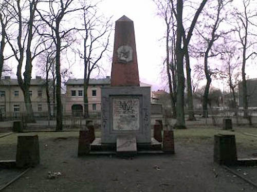 Sovjet Oorlogsbegraafplaats Finow-Eberswalde #1