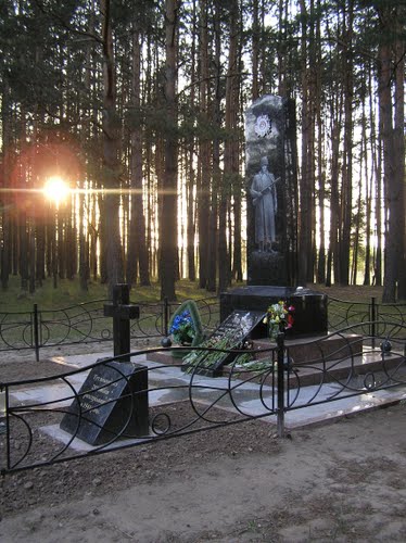 Mass Grave Soviet Soldiers Ushomyr