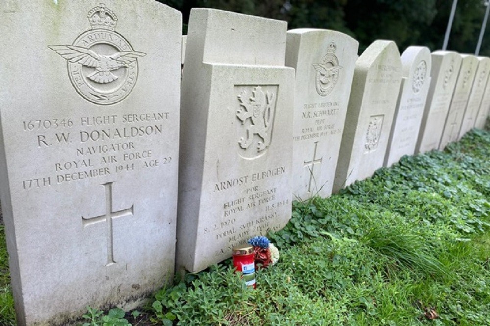 Commonwealth War Graves New Eastern Cemetery Amsterdam #3