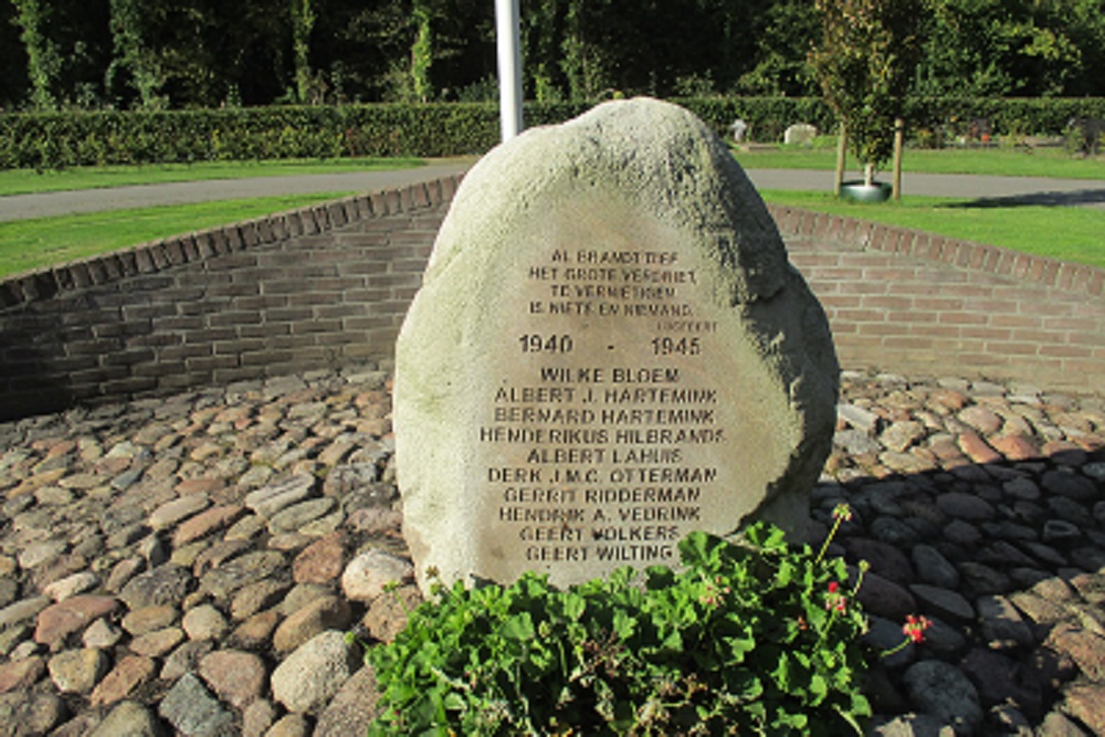 Oorlogsmonument Protestants Kerkhof Dalen #2