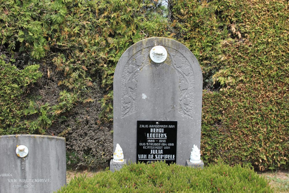 Belgian Graves Veterans Lotenhulle #4