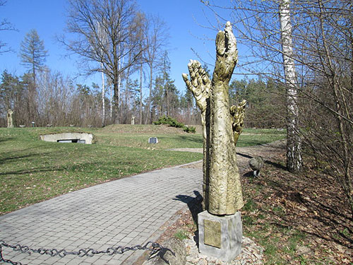Camp Cemetery SS-Truppenübungsplatz Heidelager