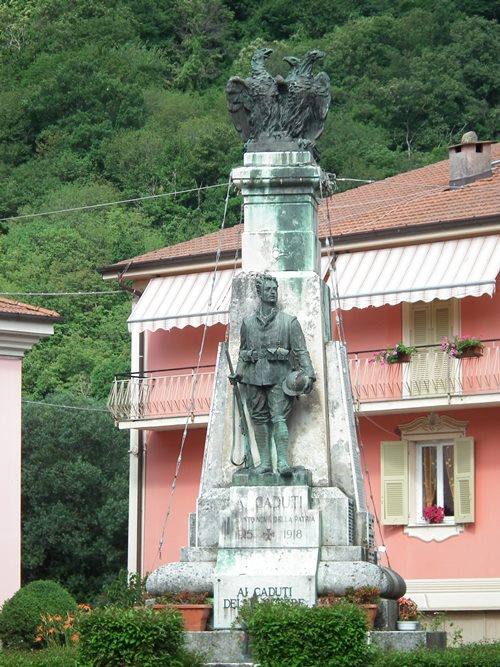 Oorlogsmonument Varese Ligure #1