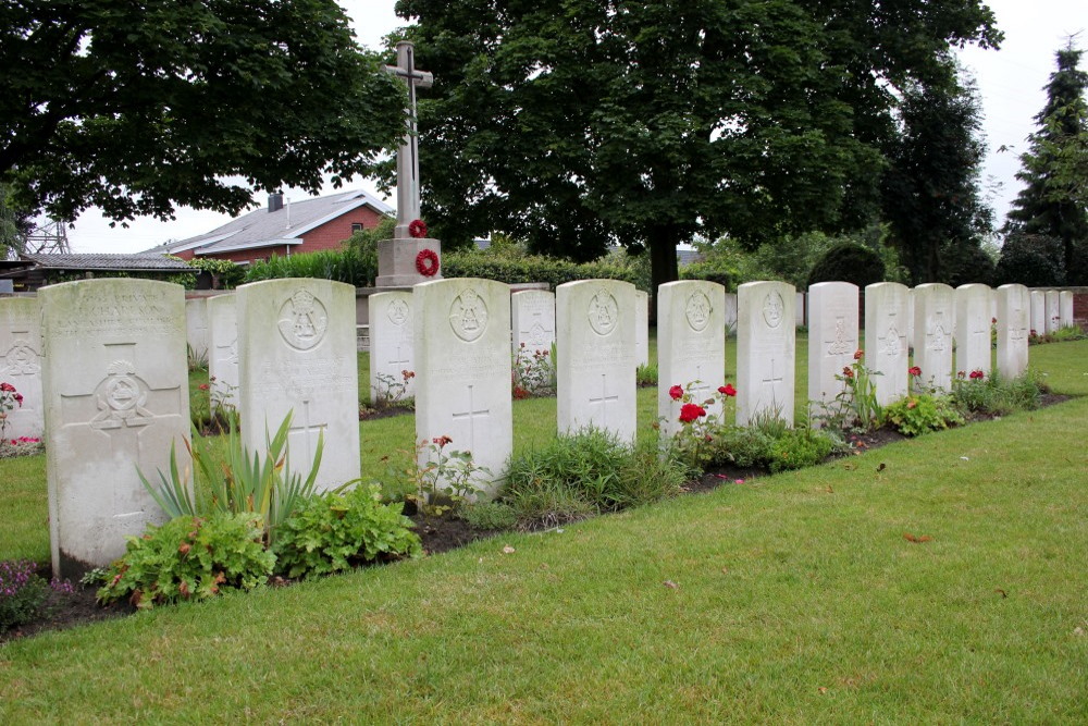 Commonwealth War Cemetery Vichte #5