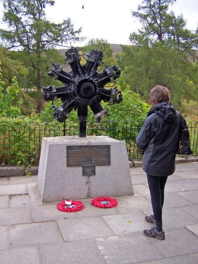 Monument Crash Vickers Wellington R1646 #1