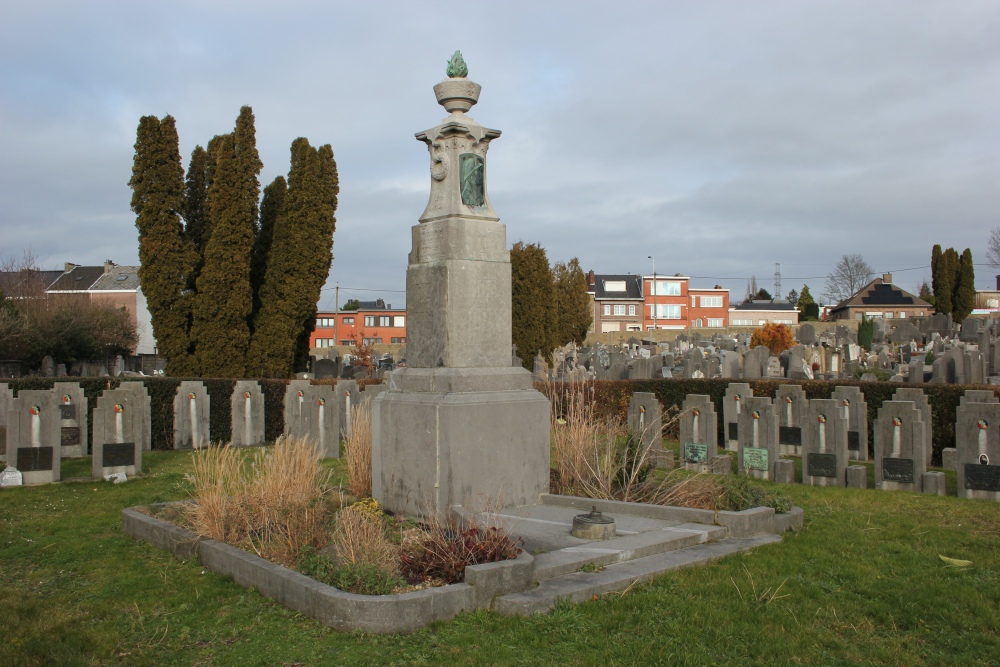 Oorlogsmonument Begraafplaats Bois-de-Breux	 #2