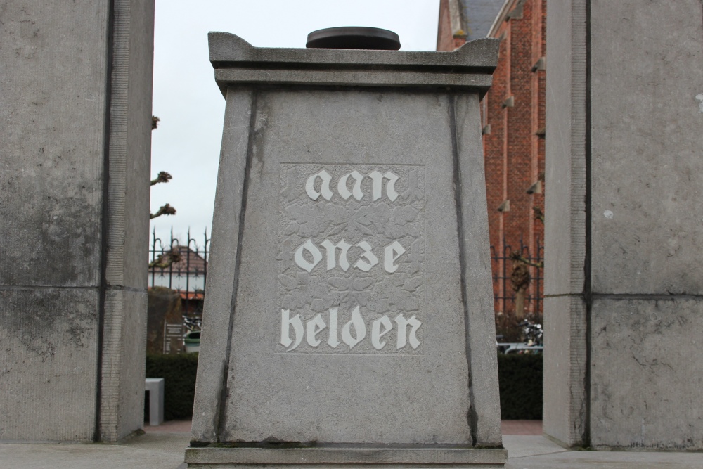 Oorlogsmonument Overmere #2