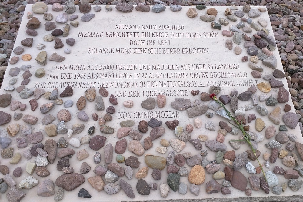 Herdenkingsplaquette vrouwelijk slachtoffers Buchenwald