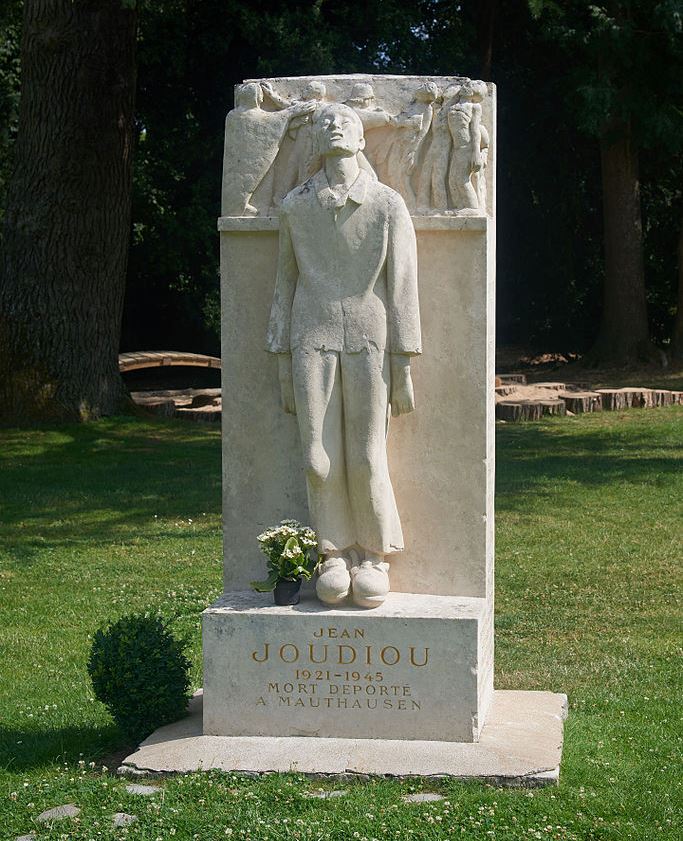 Monument Slachtoffers Concentratiekampen Chteauneuf-sur-Loire #1