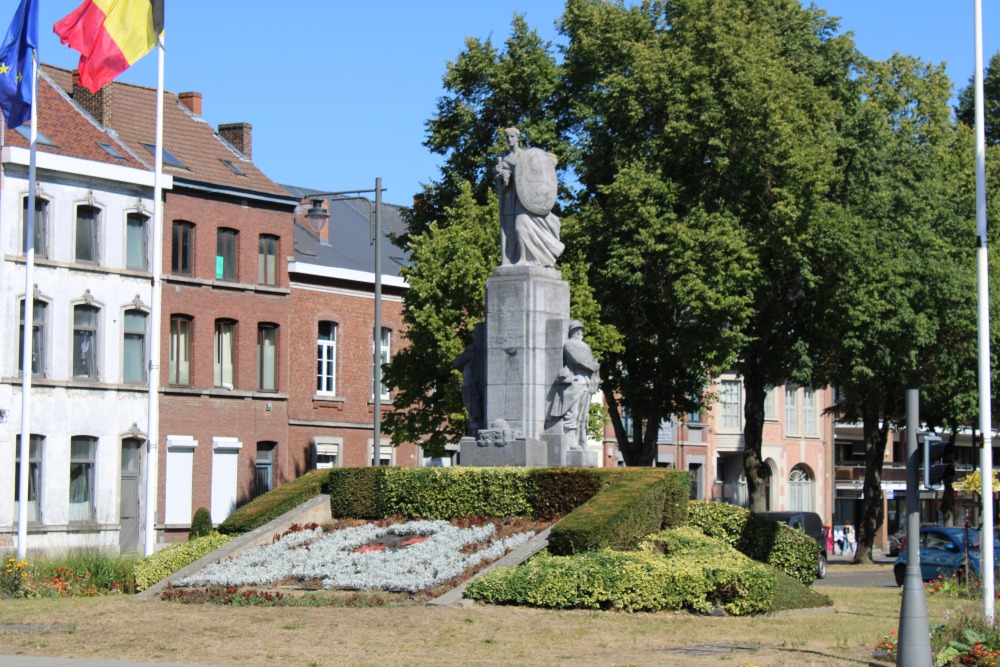 Monument Jagers te Voet Mons #1