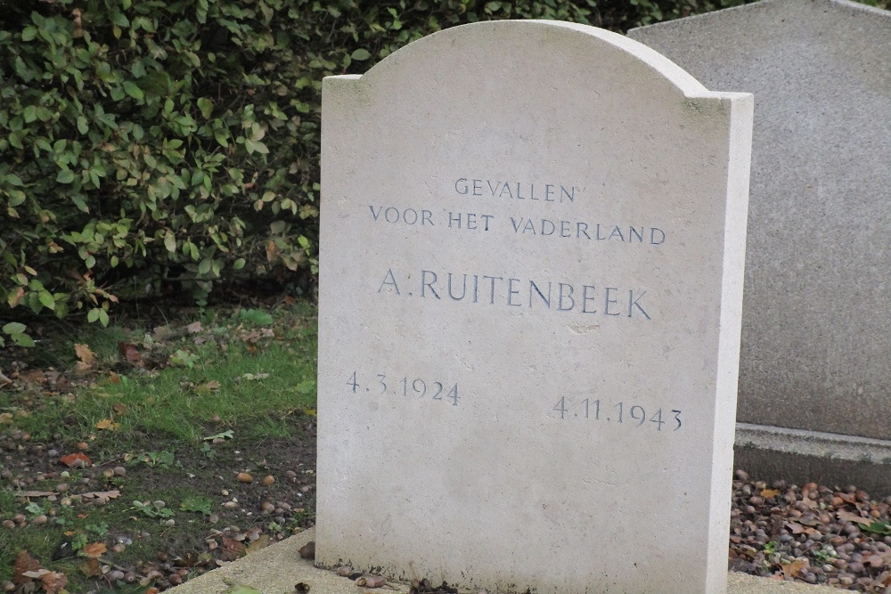 Grave Civilian Casualty General Cemetery Hoevelaken #3