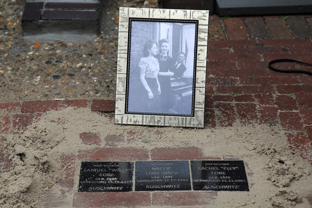 Memorial stone Lobe Family