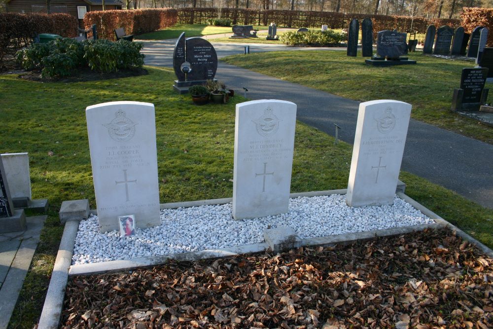Oorlogsgraven van het Gemenebest Protestante Begraafplaats Opeinde
