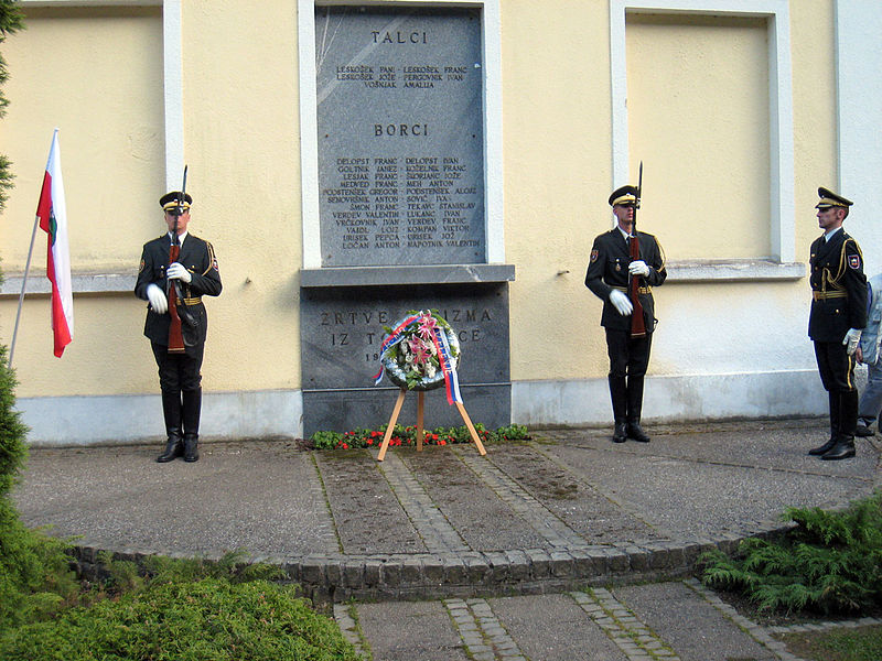 Oorlogsmonument Topolica #1