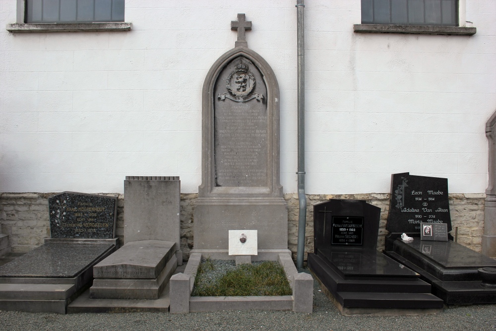 War Memorial Battle Of Imde and Belgian War Grave #1