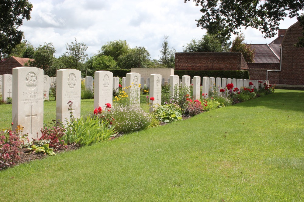 Commonwealth War Cemetery Poperinghe New #3
