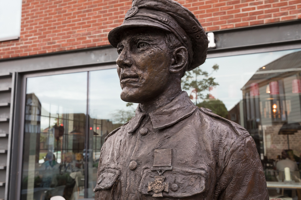 Monument Lance Corporal Allan Leonard Lewis VC #2