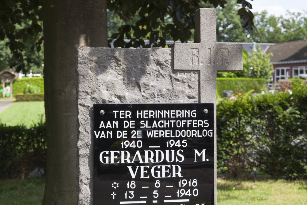 Oorlogsmonument Rooms Katholieke Begraafplaats Lonneker #2