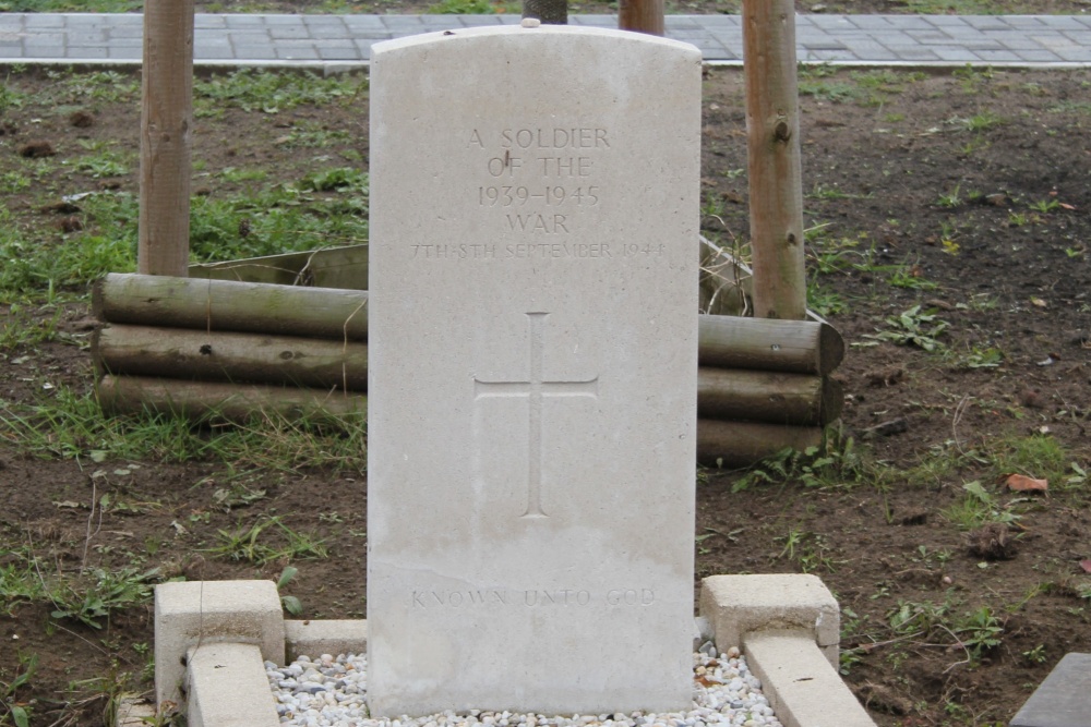 Commonwealth War Grave Destelbergen #3