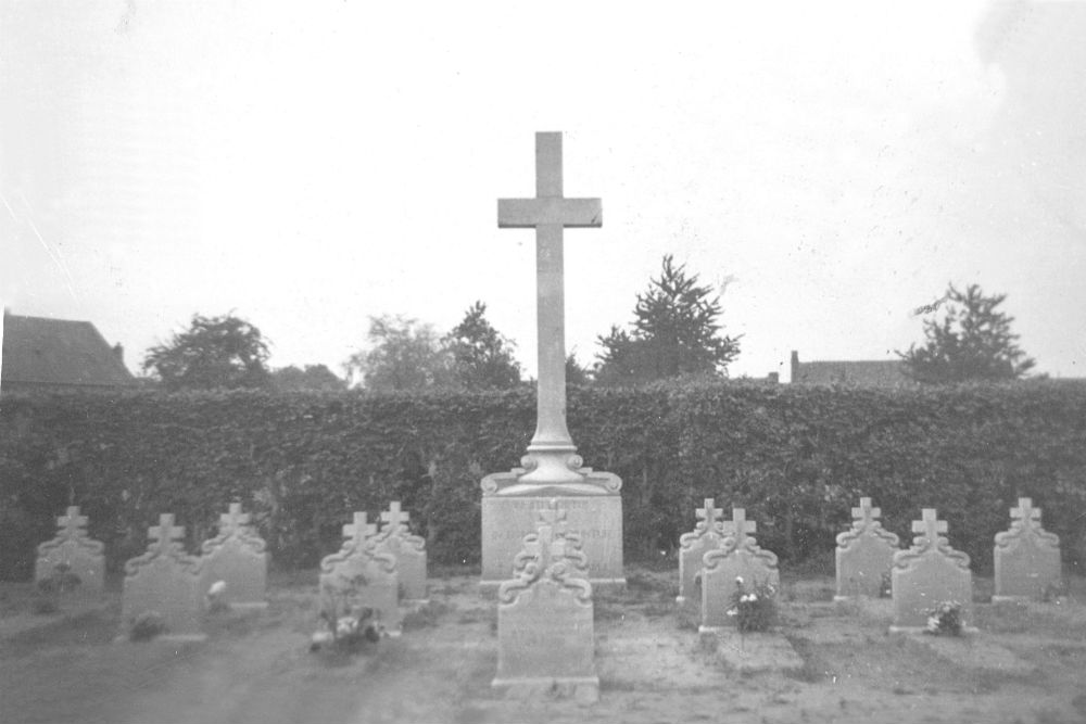 Memorial Graves Civilian Casualties R.C. Cemetery #5