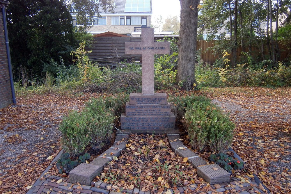 Commonwealth War Grave Old General Cemetery Uithuizen