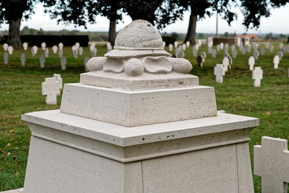 Commonwealth War Cemetery Cambrai East #4