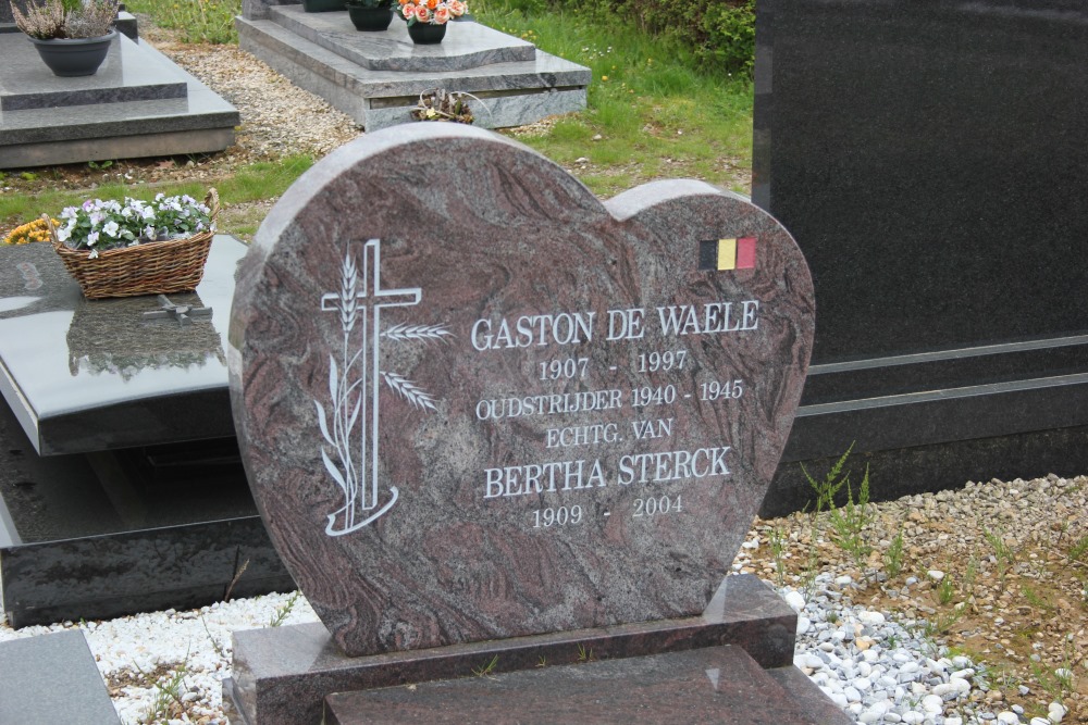 Belgische Graven Oudstrijders Steenhuize-Wijnhuize Begraafplaats #3
