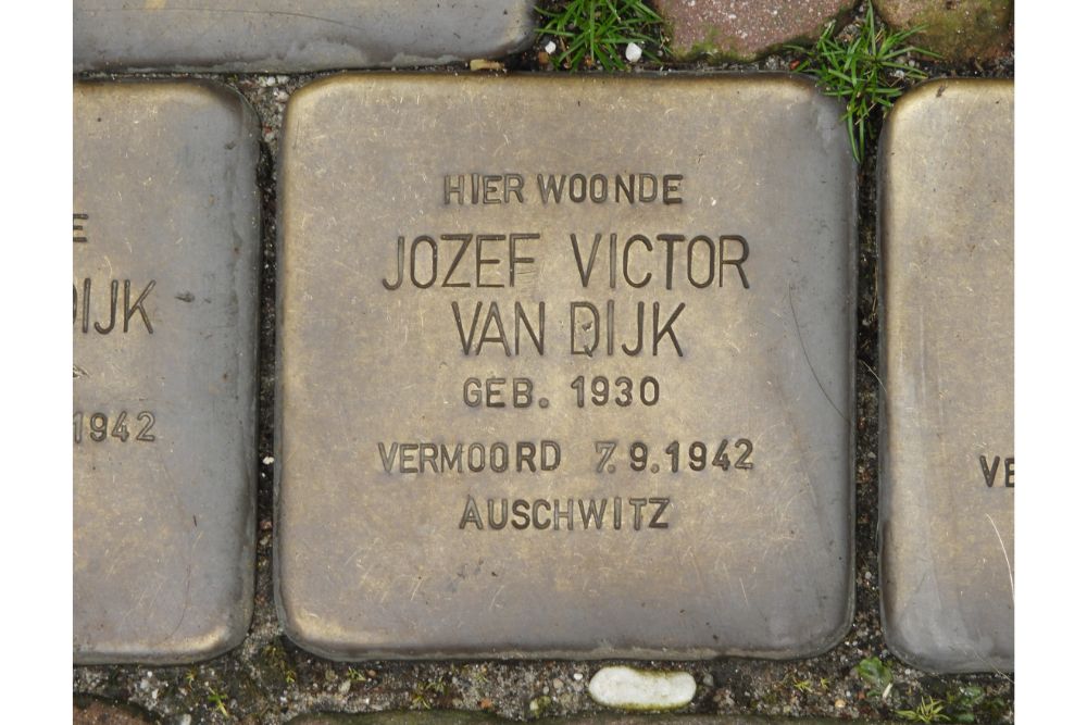 Stolpersteine Sint Domusstraat 17 #5