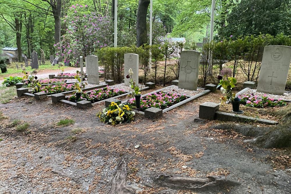 Oorlogsgraven van het Gemenebest Begraafplaats Kasteel Rosendael #3