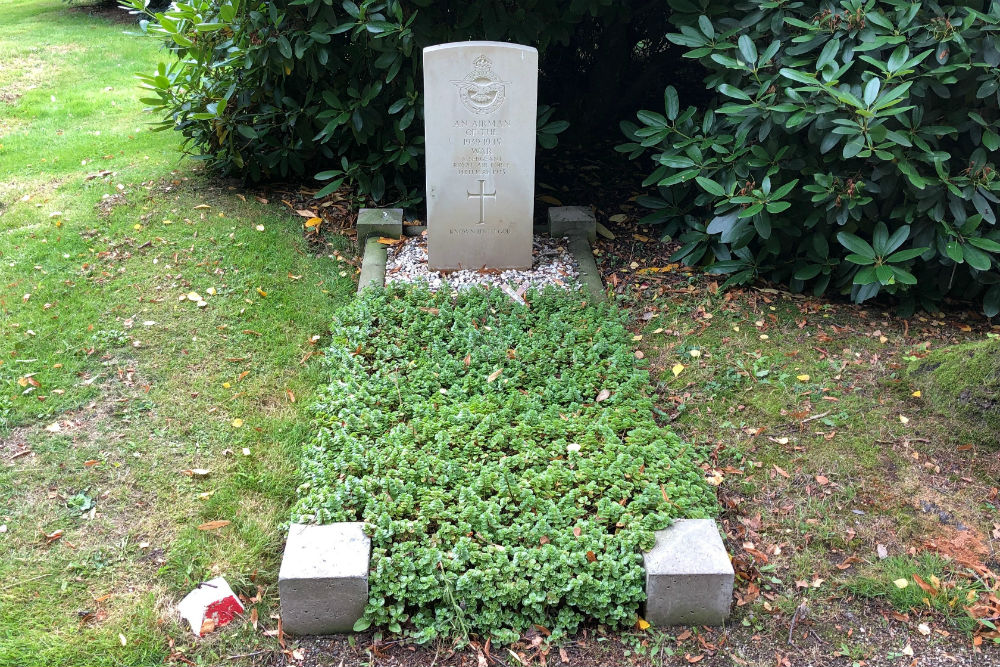 Commonwealth War Grave General Cemetery Heerlen #1