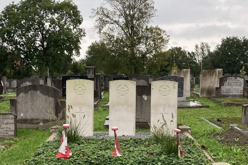 Commonwealth War Graves Municipal Cemetery Akkrum