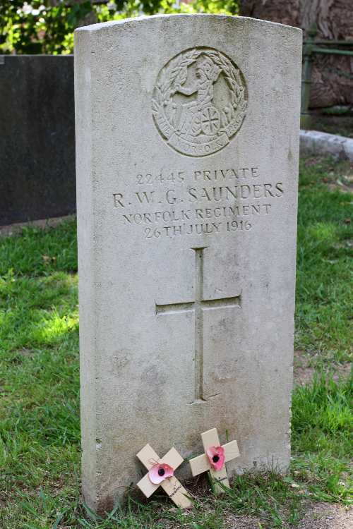 Commonwealth War Grave St Helen Churchyard