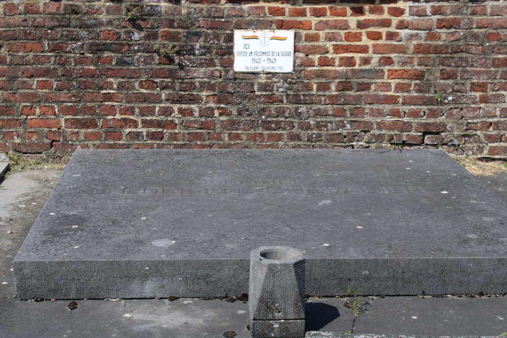 Belgian Graves Veterans Pronnes-lez-Binche Village #4