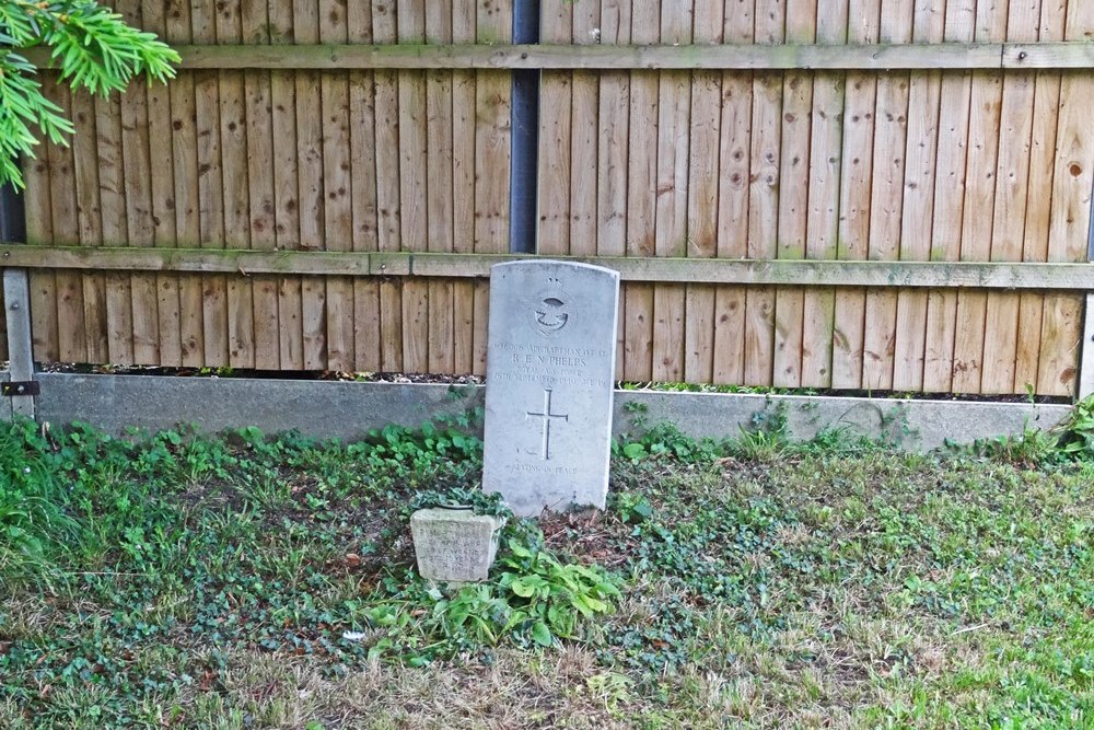 Commonwealth War Grave St. Peter Churchyard