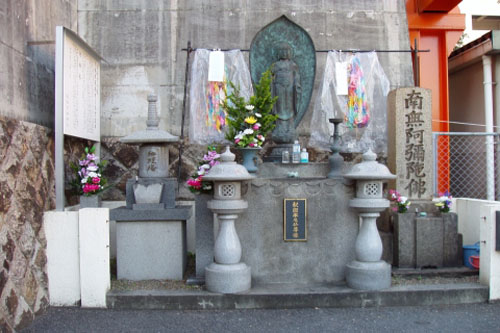 Monument Slachtoffers Luchtaanval Kyōbashi Station #1