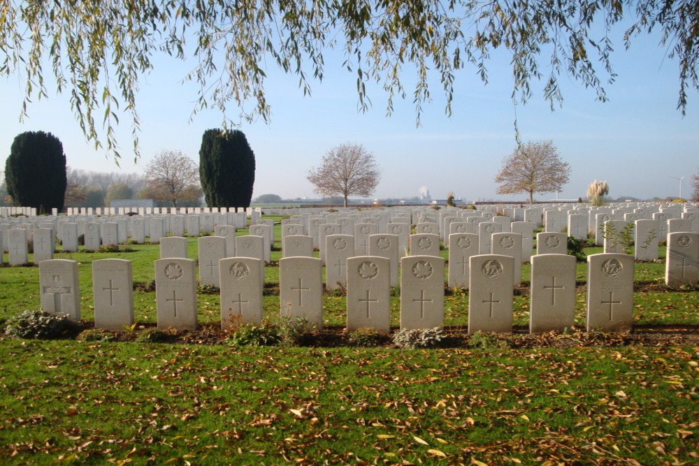 Commonwealth War Cemetery New Irish Farm #4