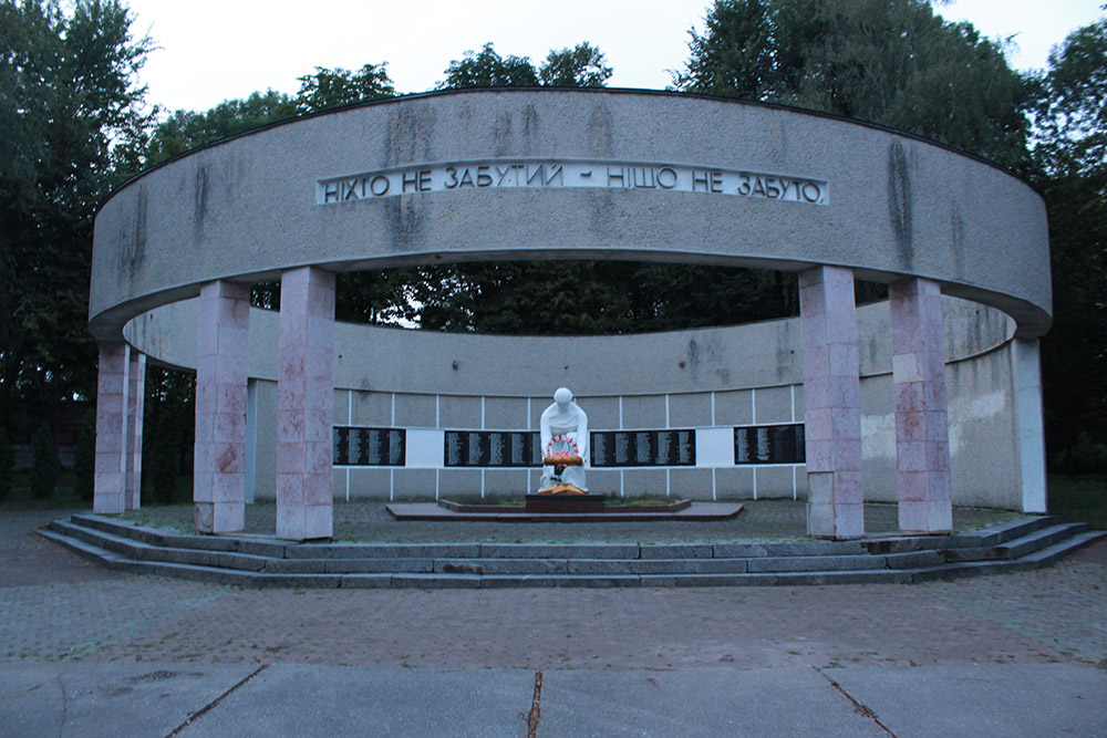 Sovjet Oorlogsbegraafplaats Borshchiv