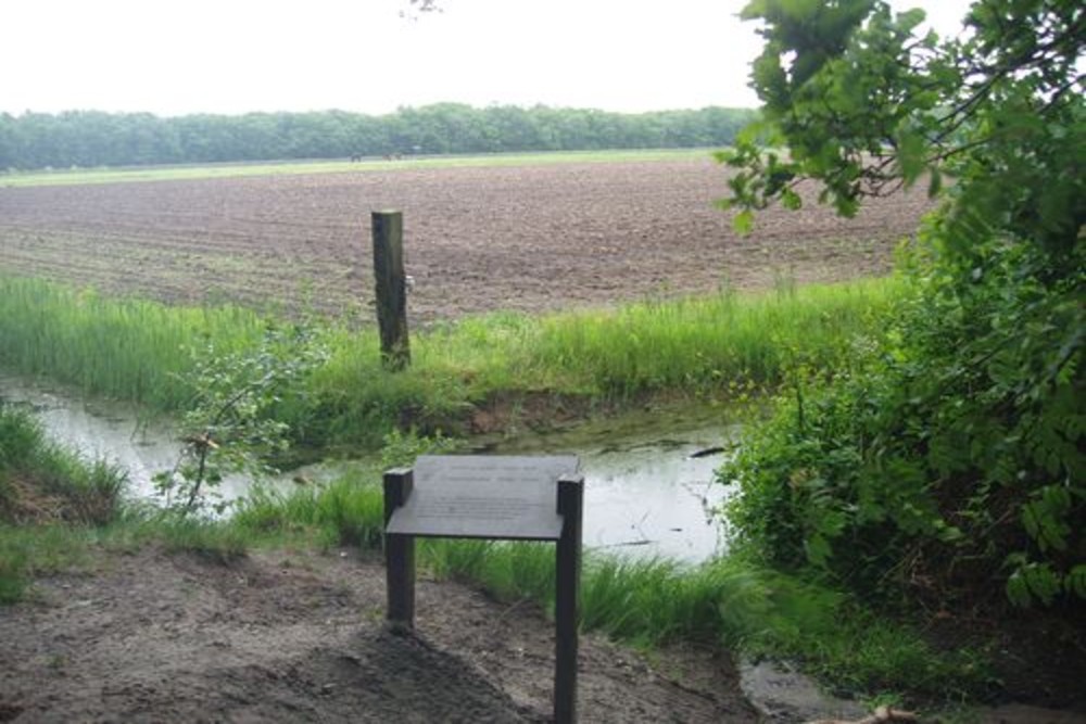 Droppings Field 1944-1945 & Memorial Dropping Haulsterbos #1