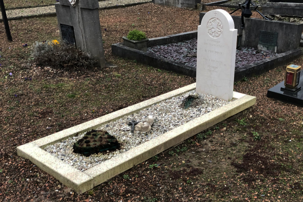 Dutch War Grave Roman Catholic Cemetery Limbricht #1