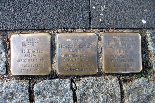 Stolpersteine Thomas-Mann-Straße 64 #1