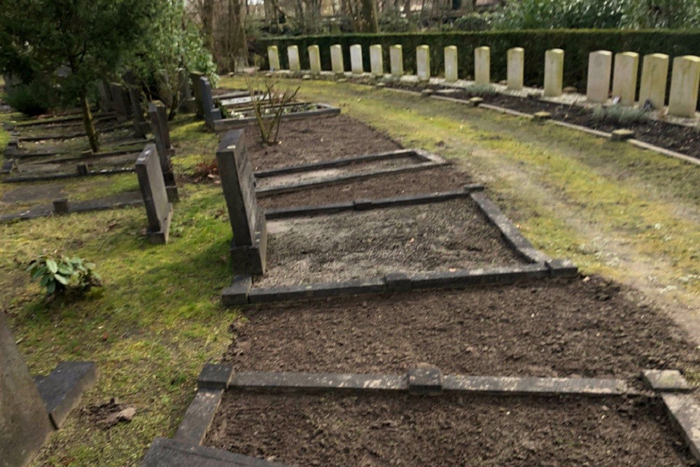 Commonwealth War Graves Municipal Cemetery 't Groenedael  Almelo #5