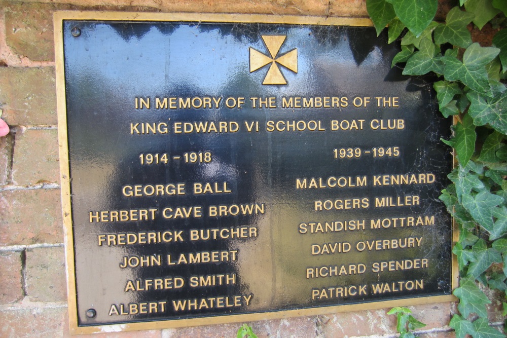 Oorlogsmonument King Edward VI School Boat Club #1