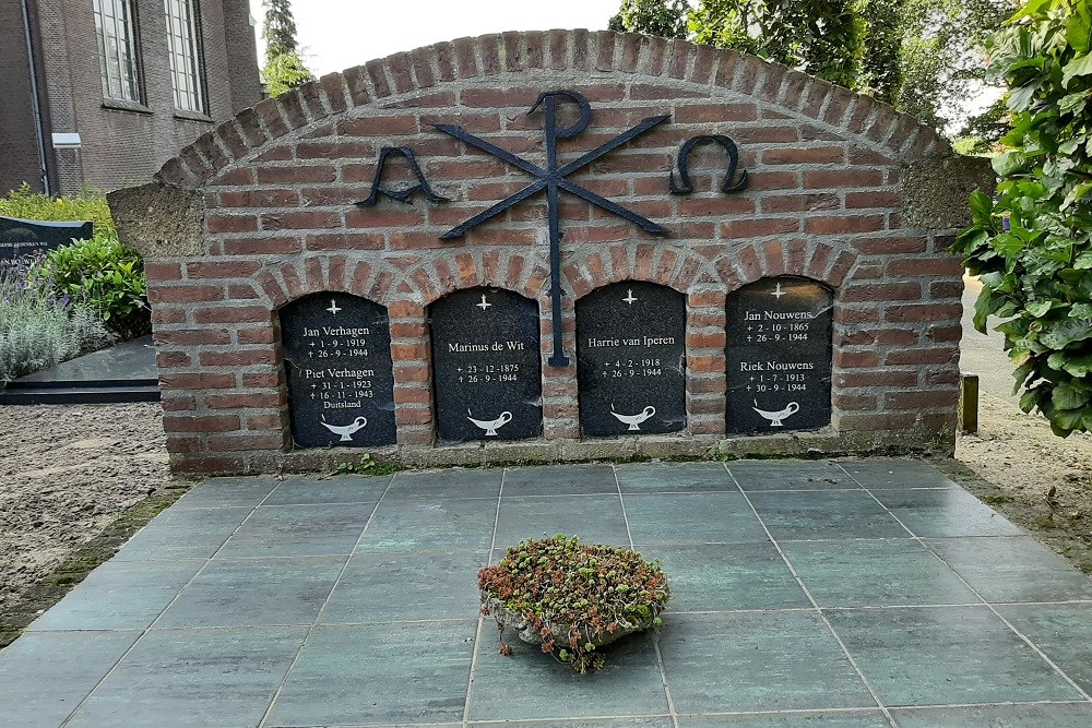 Nederlandse Oorlogsgraven Rooms Katholieke Begraafplaats Dinther #1