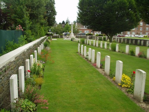 Commonwealth War Cemetery Chapelle-d'Armentires Old