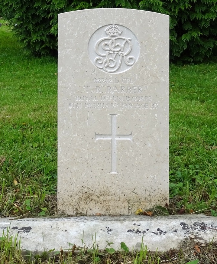 Oorlogsgraf van het Gemenebest St. Peter Churchyard