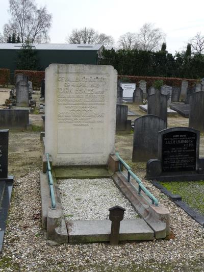 Dutch War Grave Garderen #1