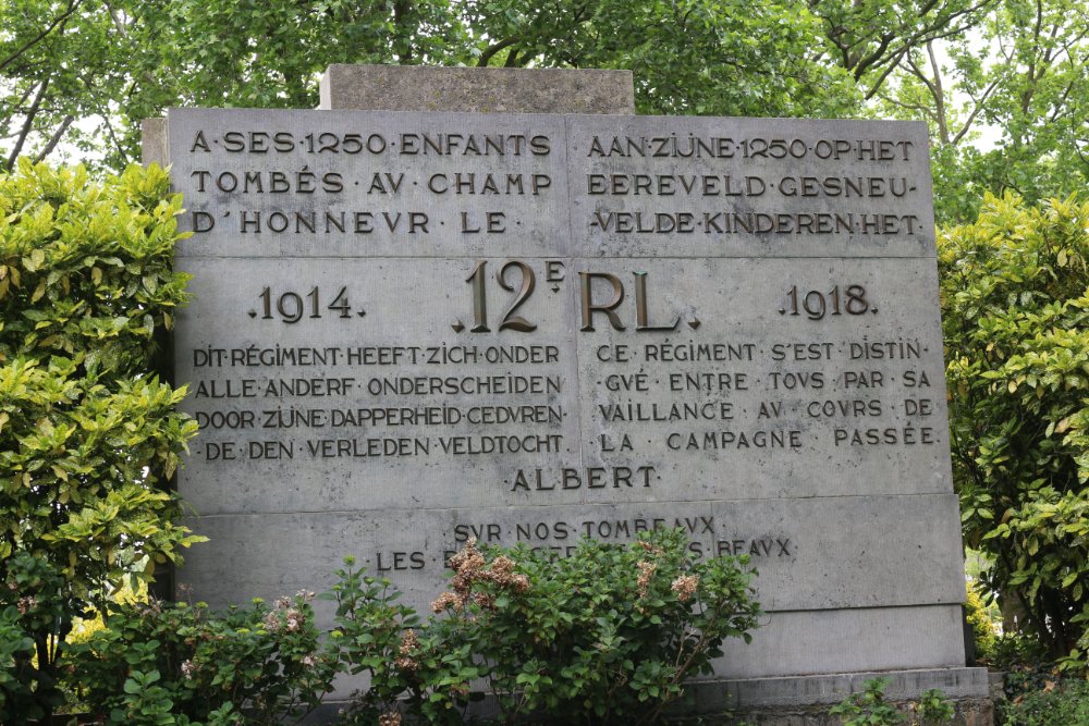 Memorial Du 12e Régiment De Ligne Luik #2