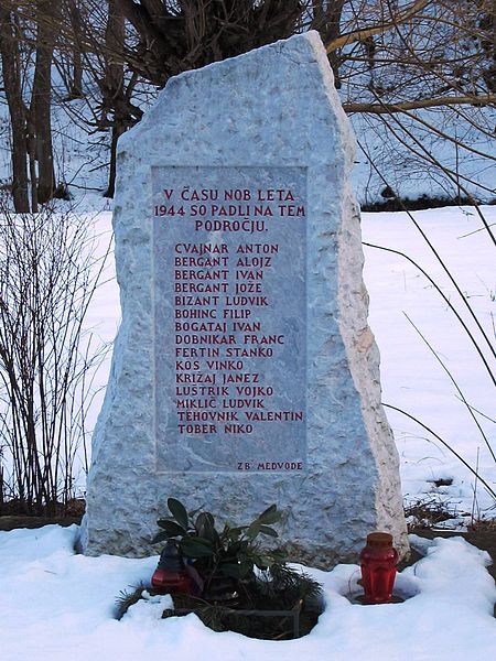 Monument Omgekomen Partizanen Trnovec #1