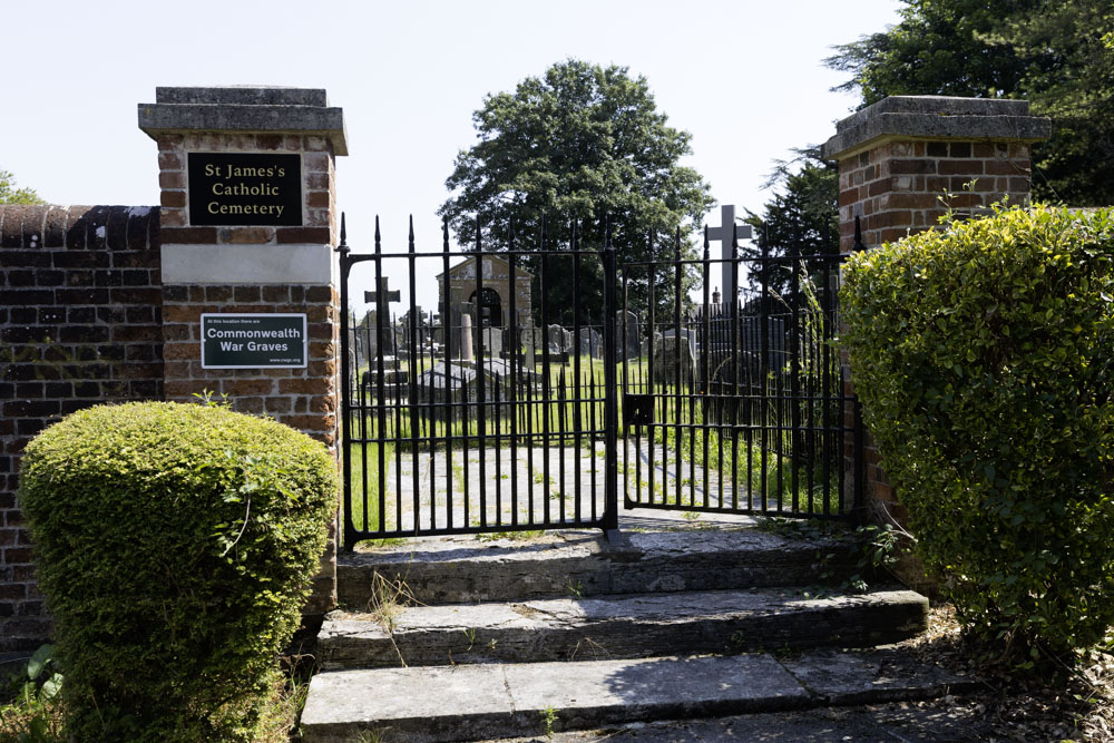 Commonwealth War Graves St. James's Hill Roman Catholic Cemetery #1
